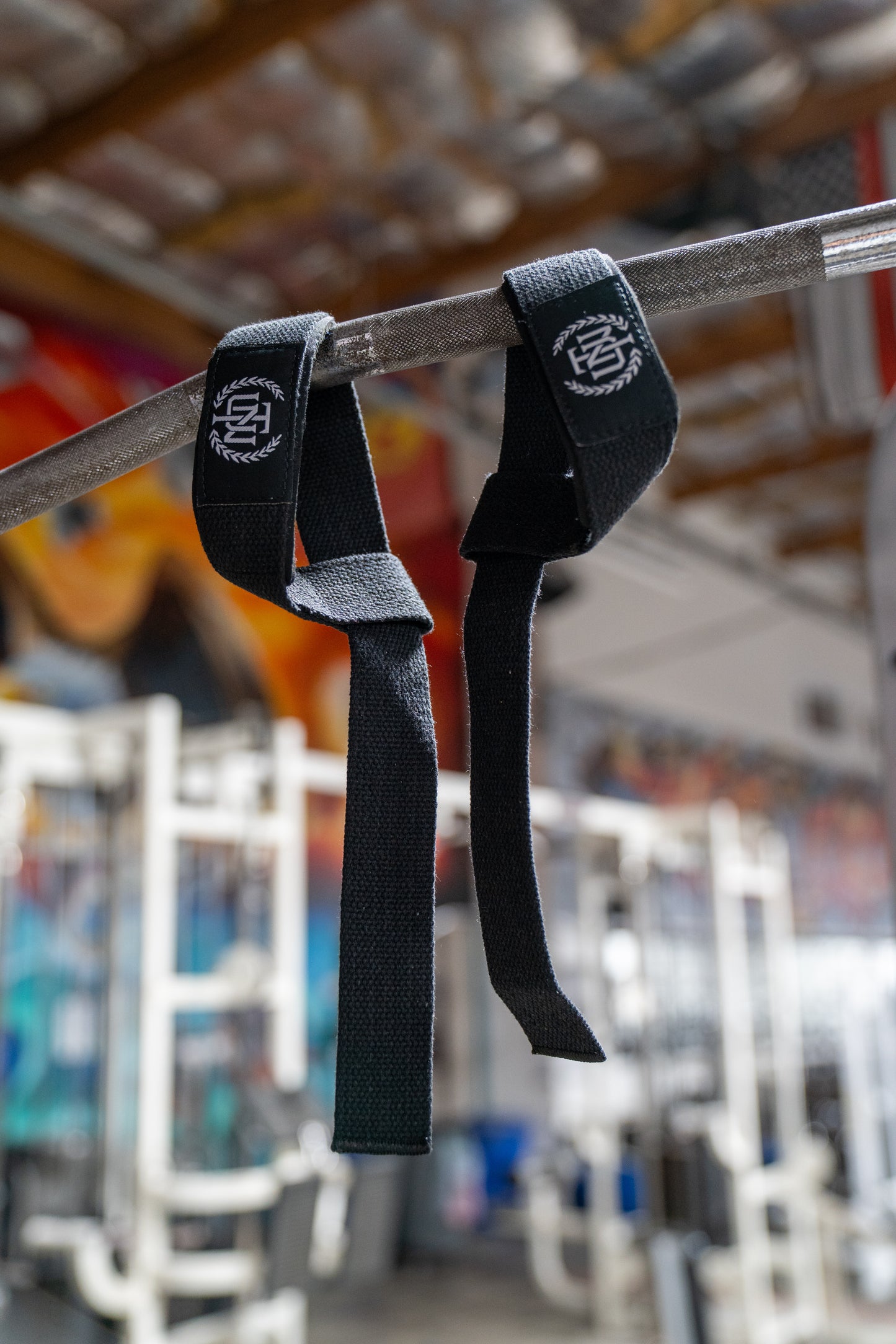 Black lifting straps
